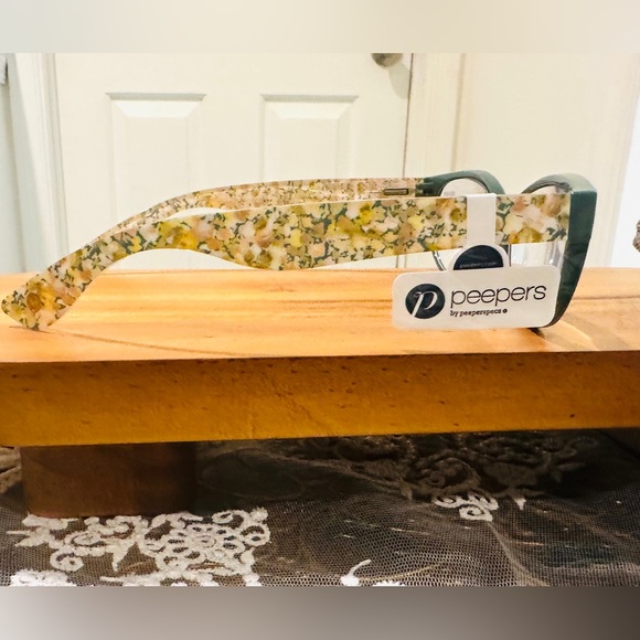 💚Peepers Women’s Reading Glasses & Case, Strength: 2.50, Green Floral (NWT) - Picture 3 of 5